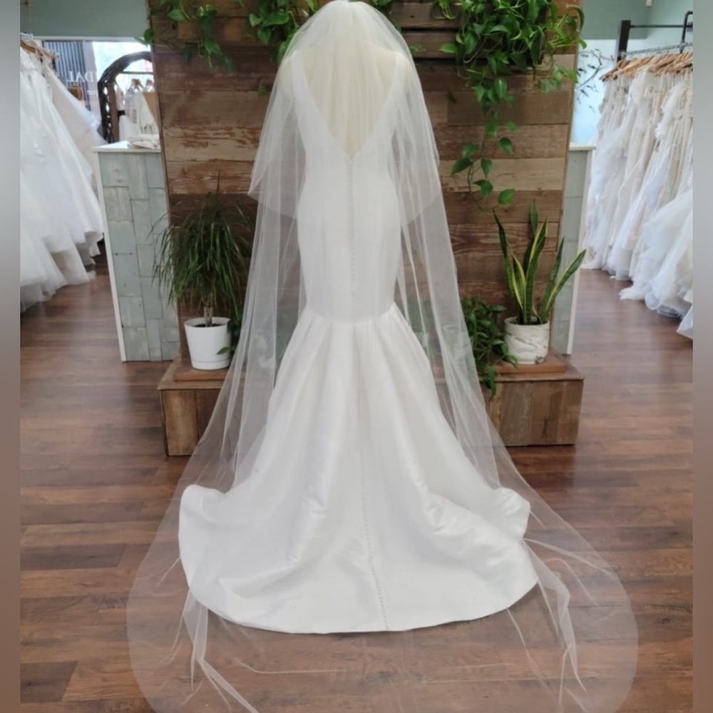 SOLD!!! Off white cathedral veil with blusher